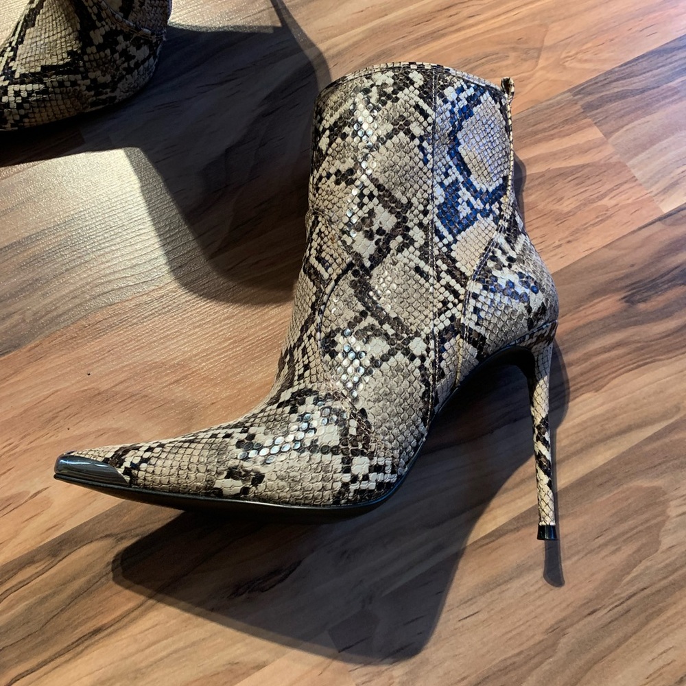 ❌❌SOLD❌❌Winnie Harlow X Steve Madden booties. - Picture 6 of 8